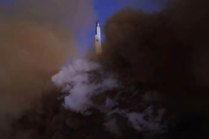 SpaceX Starship failure casts further doubt on NASA’s moon landing timeline