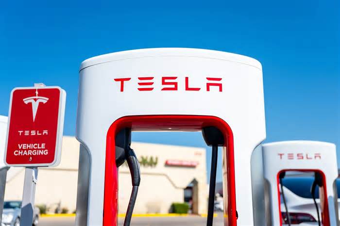 GM electric vehicles can now use Tesla Superchargers