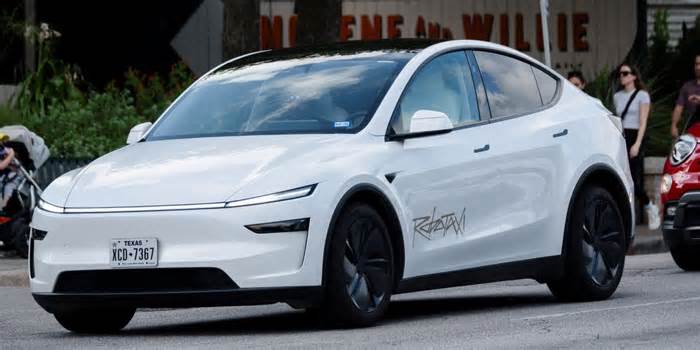 Elon Musk Tells Tesla Investors to Focus on a Future Filled With Robots