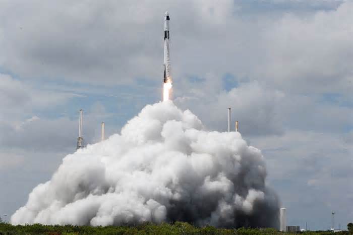 FAA grounds SpaceX’s Falcon 9 rocket after malfunction