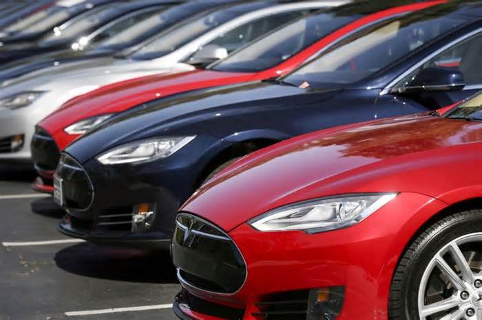 Tesla recalls 7 lakh cars over tyre pressure fault