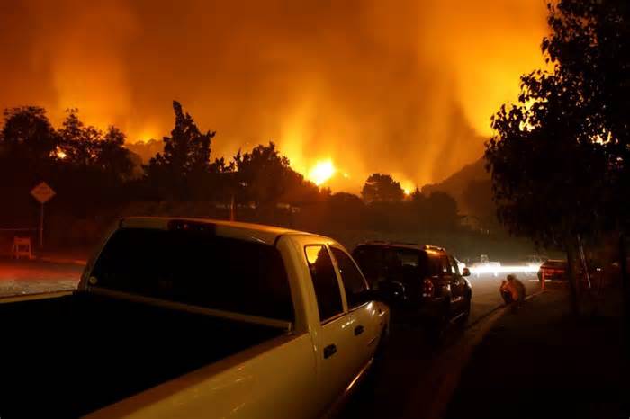 Porsche 911 owner rushes to save his $300K car from raging California fires, leaves a Tesla behind