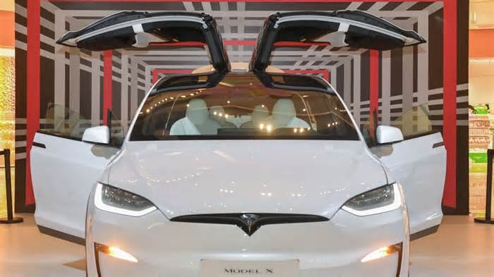 Tesla Recalls 239,000 Vehicles Over Rearview Camera Issues