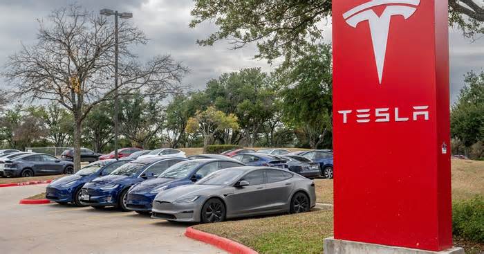 Tesla settles fatal crash suit as another jury trial loomed