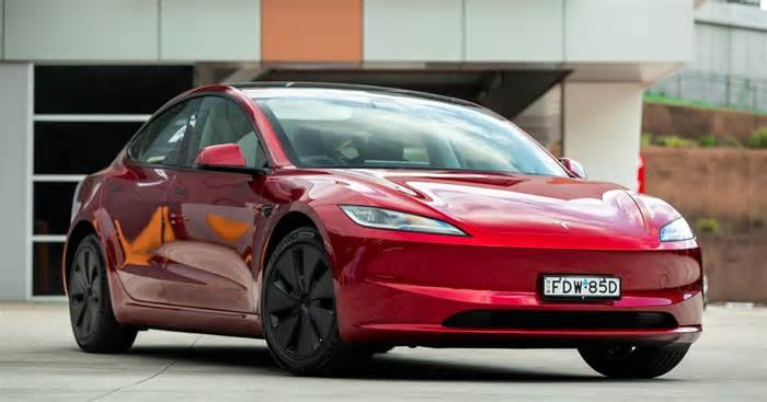 Cheapest Tesla Model 3 gets longer driving range