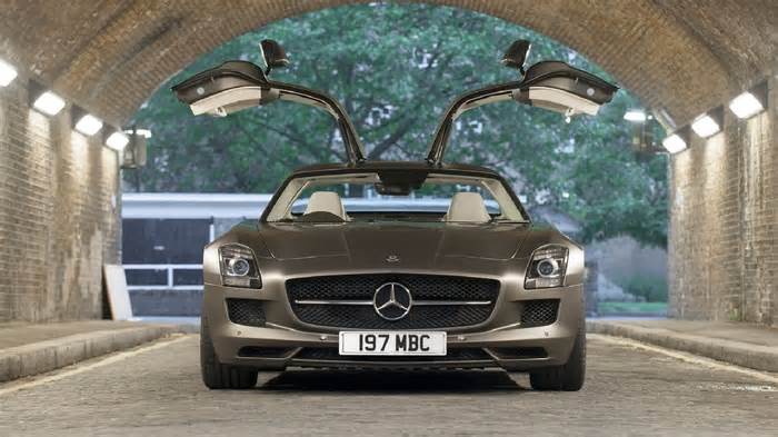 The Unconventional Design Of The Gullwing Door Explained