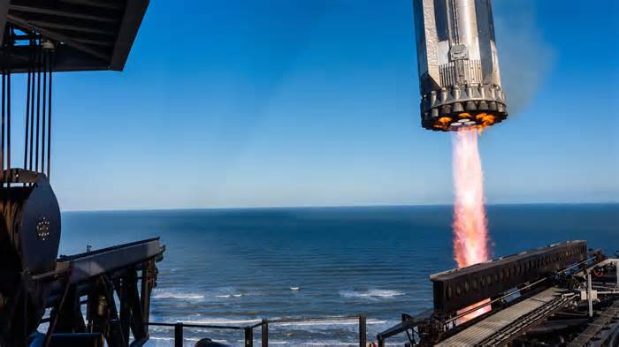 SpaceX Starship Flight 7 explodes midair, but Super Heavy booster catch successful