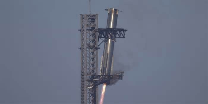 SpaceX Starship Spacecraft Explodes During Test Flight