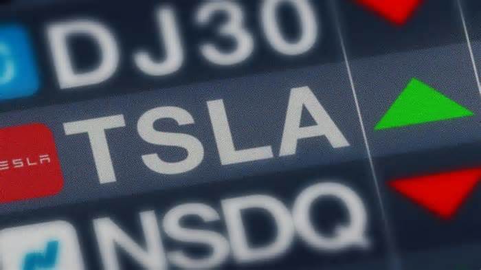 TSLA eyes $380 as Tesla’s Q3 earnings erase Robotaxi setback