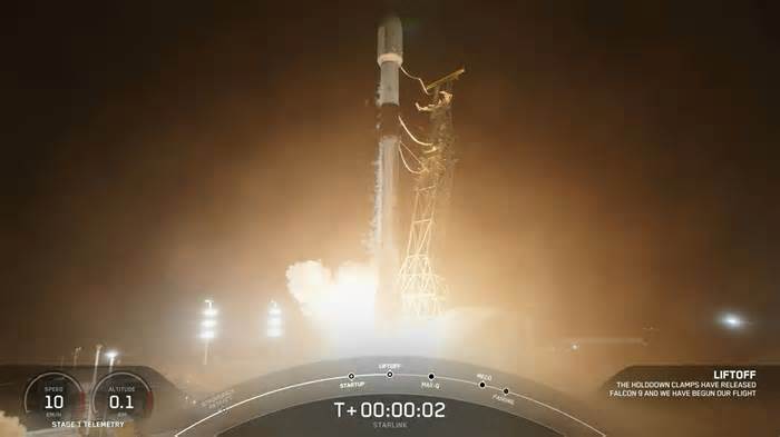 SpaceX launches 20 Starlink internet satellites from California on Oct. 30