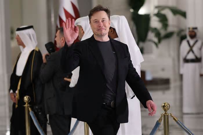 Elon Musk sets up a 'tentative' date for Tesla's Robotaxi launch: Netizens React
