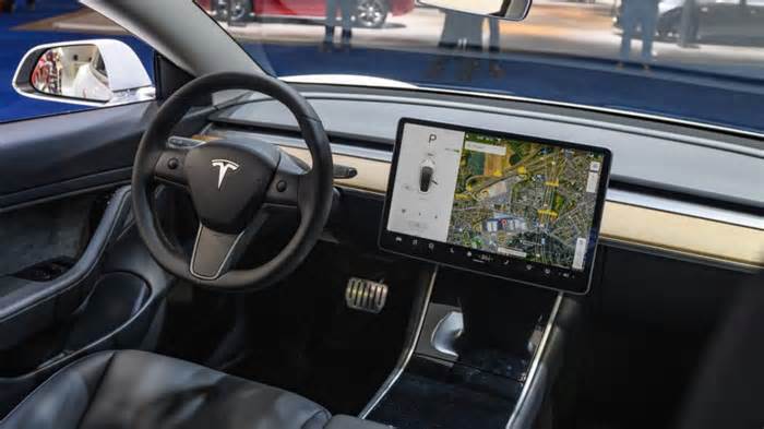 Feds investigating the safety of Tesla's 'Full Self-Driving' feature