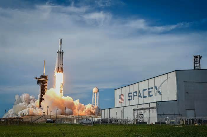 XOVR ETF Adds SpaceX As Top Holding—The First ETF With Private Equity