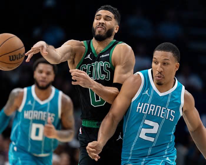 Hornets' Grant Williams ejected after tackling former teammate Jayson Tatum in Celtics' 124–109 win