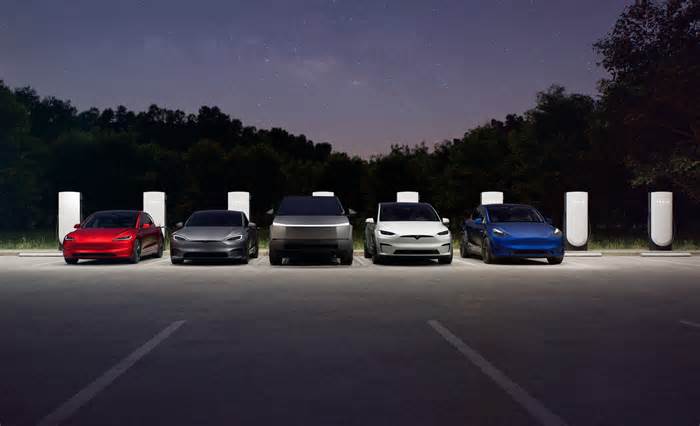 Tesla Returns to Paris Motor Show After Six Years, Showcases Cybertruck and Optimus Bot