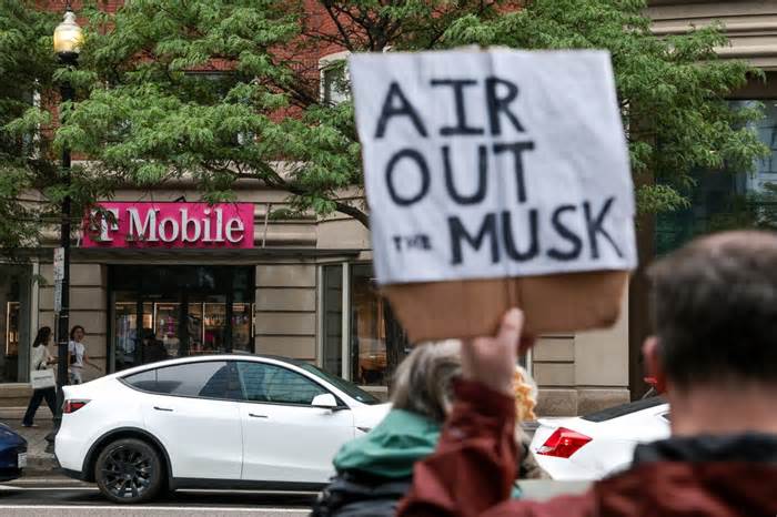 Tesla sales fall by 13% as Musk’s political ties hit brand