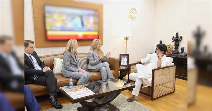 SpaceX President Shotwell meets Scindia after Starlink's licence nod