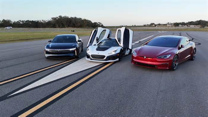 Tesla S Plaid Drags Lucid Sapphire, Rimac Nevera, There's One Big Half-Mile Surprise