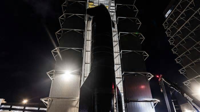 SpaceX rolls Starship spacecraft to pad ahead of Nov. 18 launch (photos)