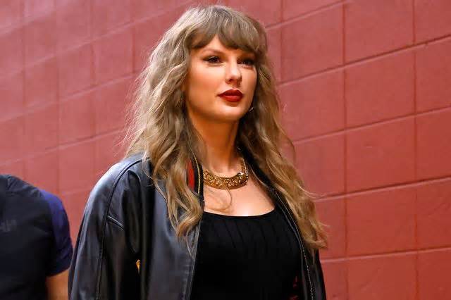 Taylor Swift Calls Kansas City Chiefs Game 'Stressful' After Cheering on Travis Kelce