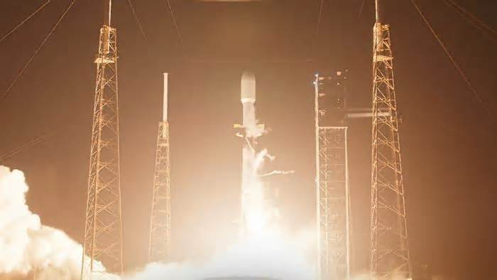 SpaceX set for overnight launch from Florida Coast