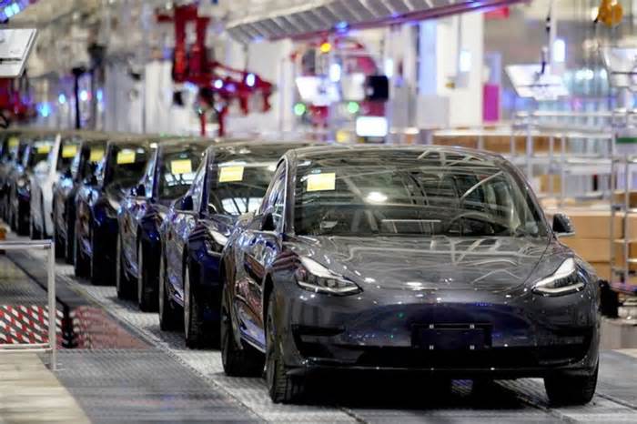 Tesla Misses Estimates for Third-Quarter Deliveries on Stiff Competition