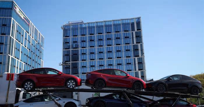 Tesla deliveries slump, Musk's EV maker stares at second year of falling sales