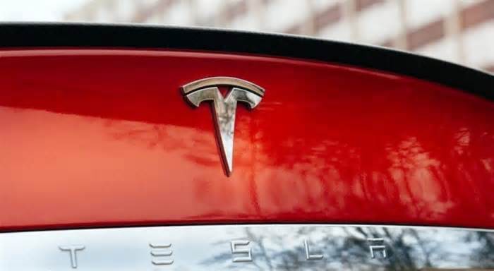 Gary Black Explains Why He Doesn't Factor In Robotaxi Or Optimus To Tesla Valuation: Investors May Not Like Analytical Approach, But That's How 'Investment World Works'