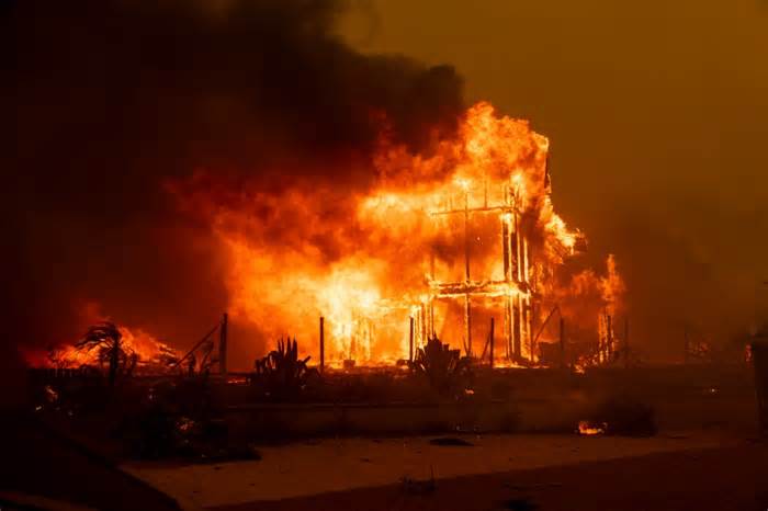 Newsom Declares State Of Emergency North Of Los Angeles As Mountain Fire Destroys 132 Structures; Thousands Evacuated – Update