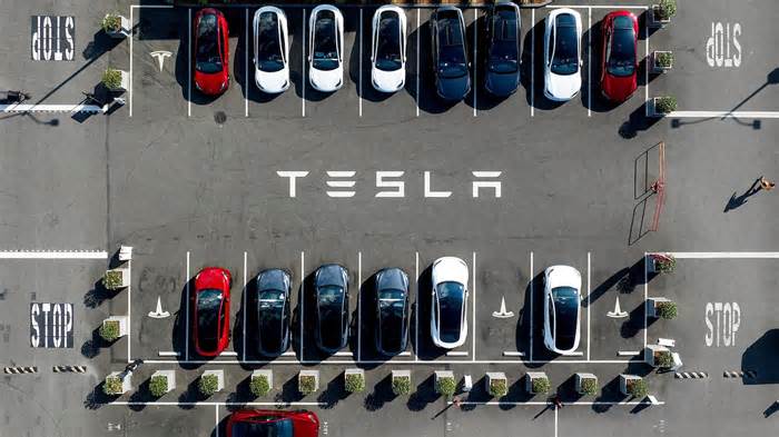 US agency says Tesla's public statements imply that its vehicles can drive themselves. They can't