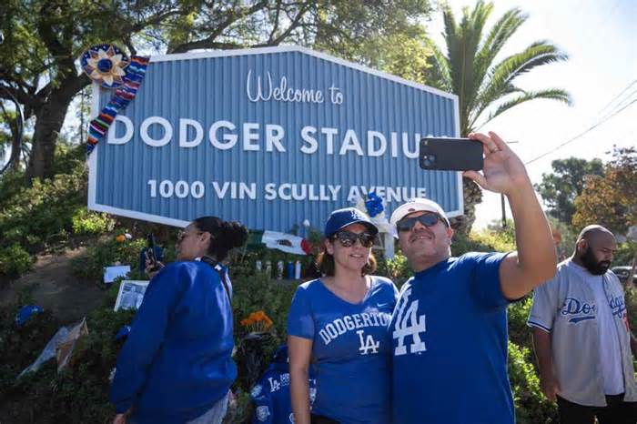 Dodgers’ Fernando Valenzuela recalled as Latino role model in Southern California