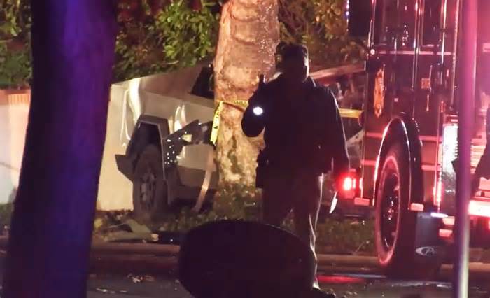 3 dead, 1 injured in fiery Tesla Cybertruck crash in Bay Area, police say