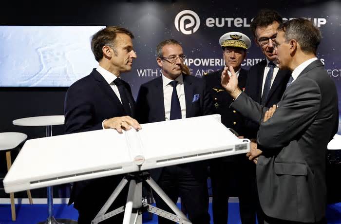 Eying a Starlink alternative, France to boost Eutelsat stake