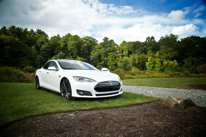 New Tesla Recall Affects About 239,000 Vehicles Due to Rear-View Camera Issue Not Displaying Image