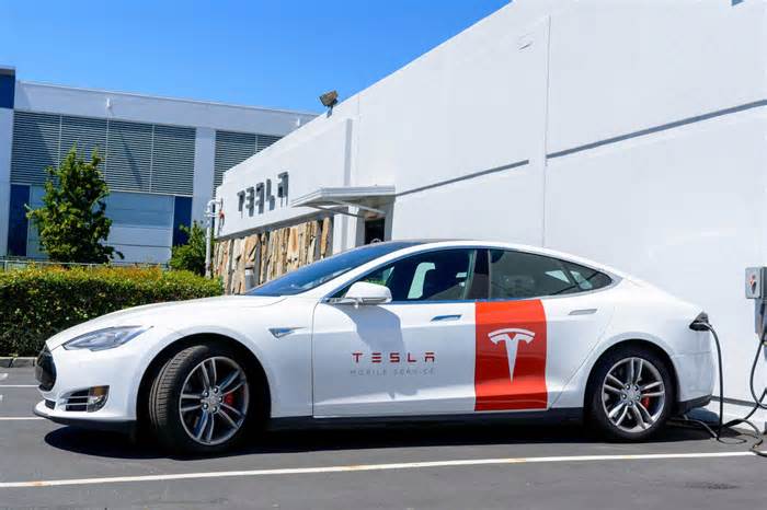 Tesla's Valuation: Unsupported By Fundamentals Or Future Growth