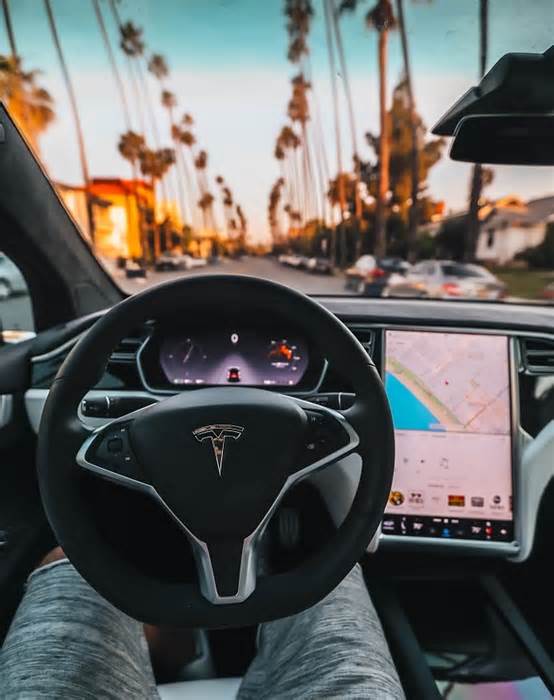 Analysts Say Tesla’s (TSLA) Real Value May Lie in the Story, Not the Numbers