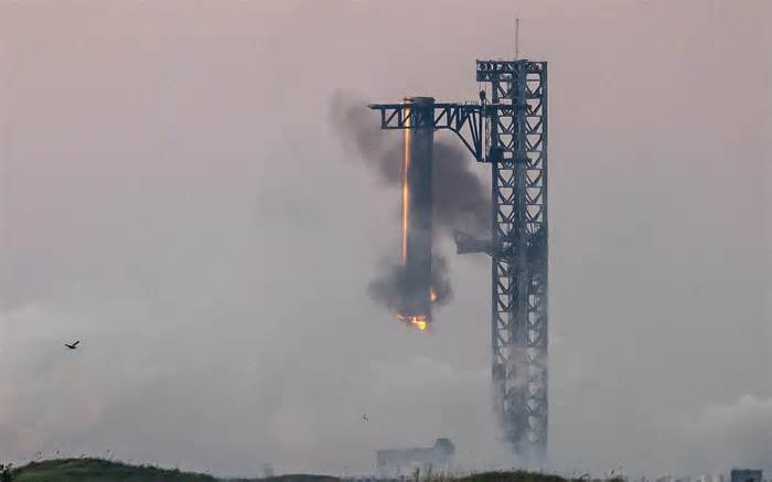 In milestone achievement, SpaceX ‘catches’ megarocket booster after test flight