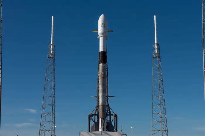 SpaceX readies for Falcon 9 launch carrying Starlink satellites