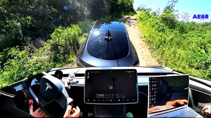 Watch This Tesla’s FSD Do What It Definitely Wasn’t Supposed To Do Without Crashing