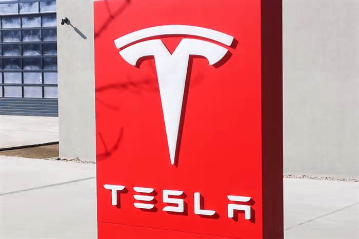 Tesla gains ground with double-digit Q3 margin