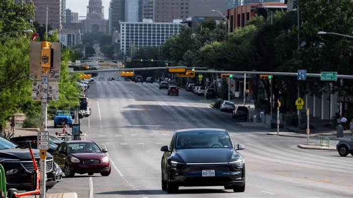 How does Tesla’s robotaxi system work? Inside its remote control strategy and safety gaps