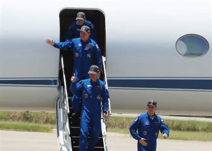 Astronauts for Crew-11 fly into KSC ahead of this week’s launch