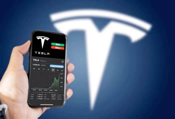 Here’s why Tesla’s stock price could hit $1,000 by the end of 2025