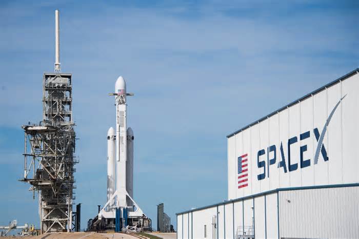 SpaceX Wins a First Battle in Its Assault on the NLRB