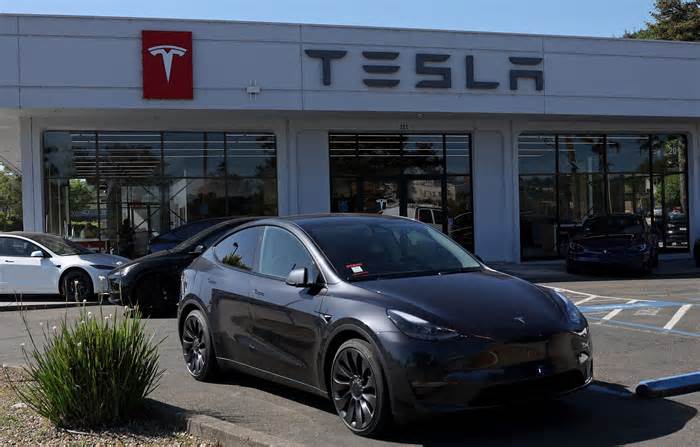 Tesla’s UK sales drop 60% year-on-year last month