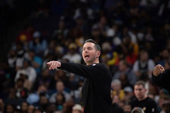 JJ Redick changes Lakers’ starting lineup, addresses viral moment from loss to Grizzlies