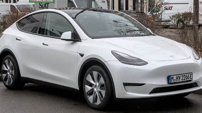 Tesla Showroom To Open In India Mid-July With Made-In-China EVs On Sale; Internet Jibes ‘Indian Roads Are Ready’