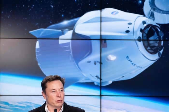 SpaceX aims to launch up to 4 tourists into super high orbit