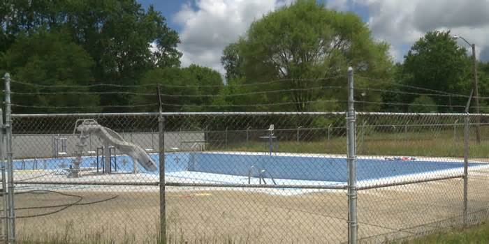 Arlington Swim Club avoids closure with new investor