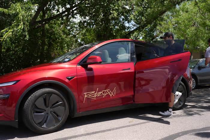 Tesla stock pops nearly 10% after 'foundational' robotaxi launch in Austin